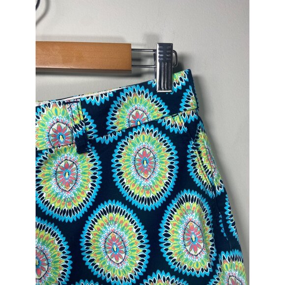 Crown & Ivy Women's Black/ Green/ Blue Kaleidoscope Shorts Petite Sz. 2P Stretch - Picture 3 of 5